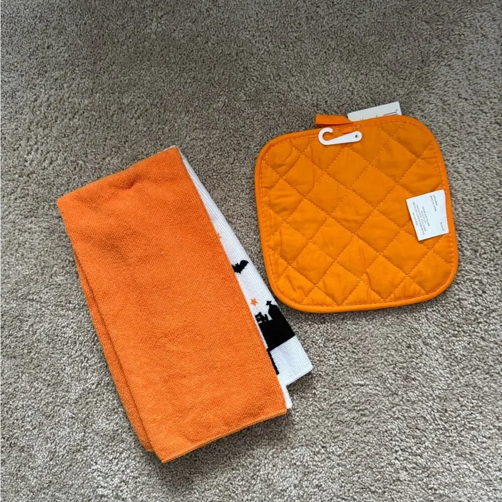 NWT 3 Piece Set Halloween Haunted House 2 Kitchen Towels & 1 Pot Holder Bats